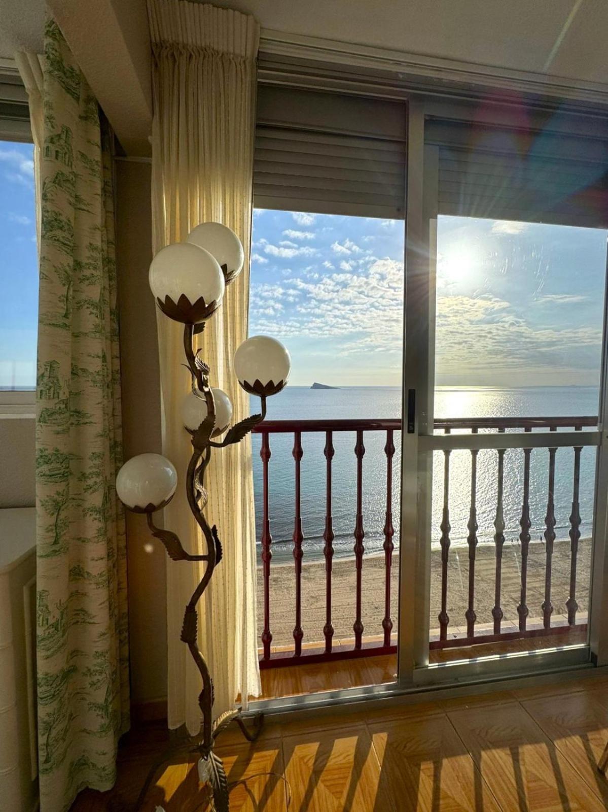 Las Damas Benidorm Buitenkant foto